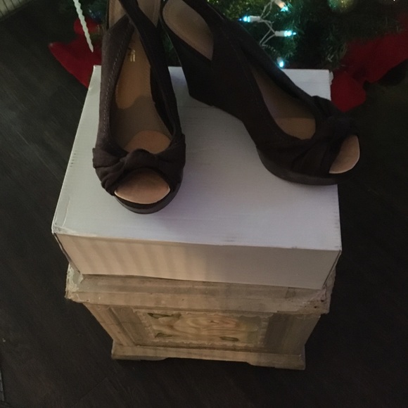 Women’s  size 7 open toe platforms - Picture 2 of 4